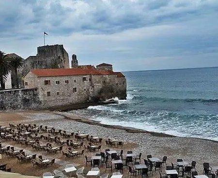 Old Town Beach Apartment Budva